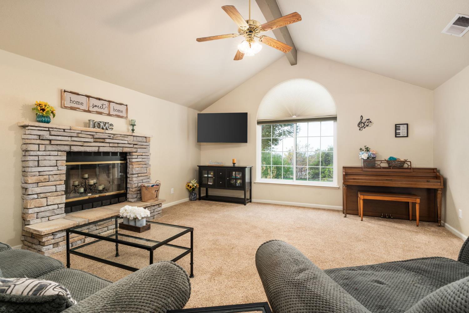 30240 Gooseberry Ln, Prather, CA 93651