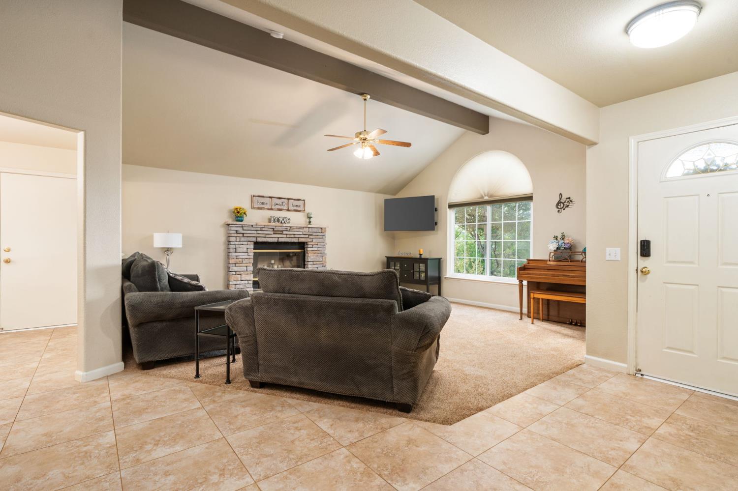 30240 Gooseberry Ln, Prather, CA 93651
