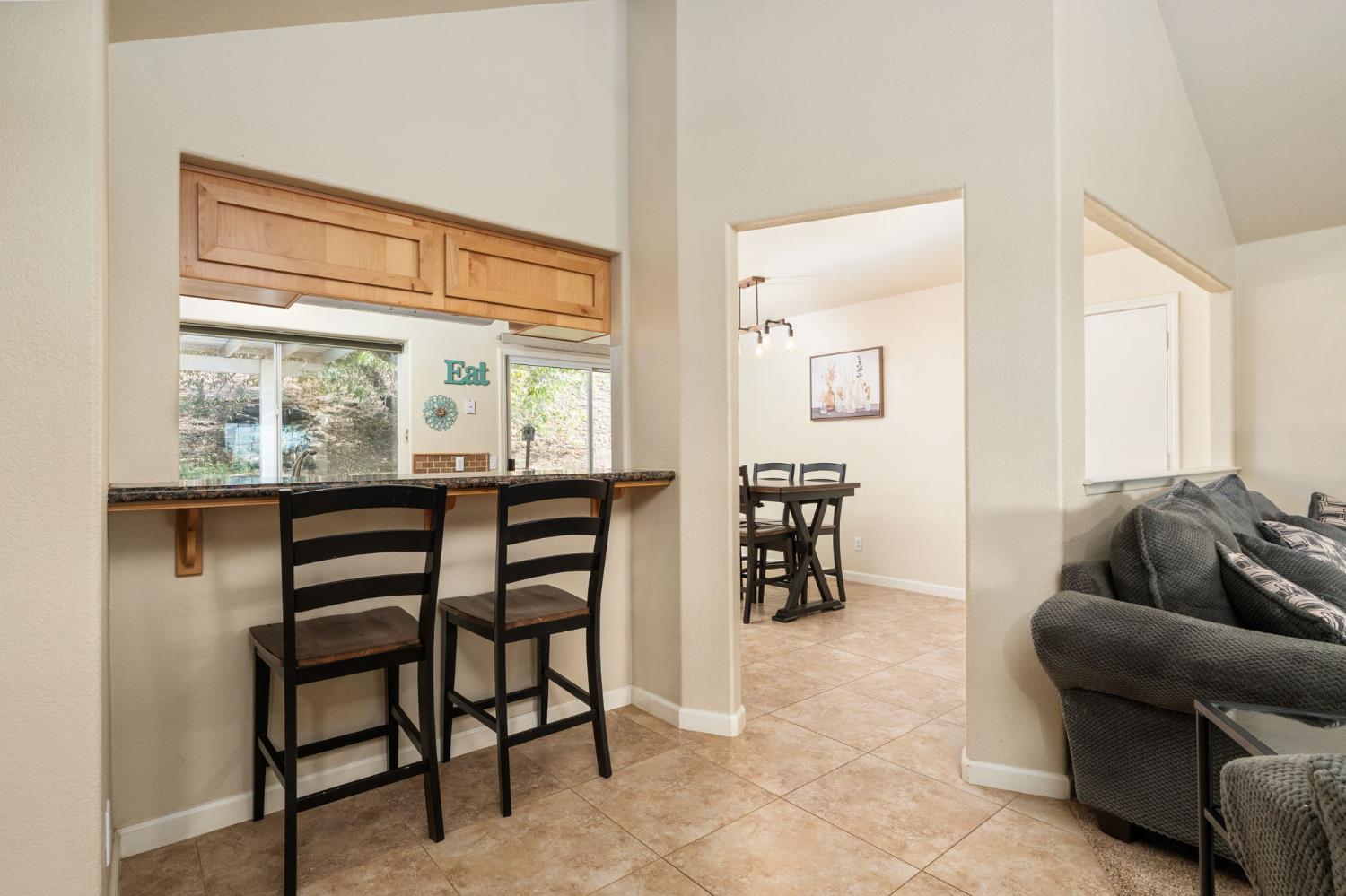 30240 Gooseberry Ln, Prather, CA 93651