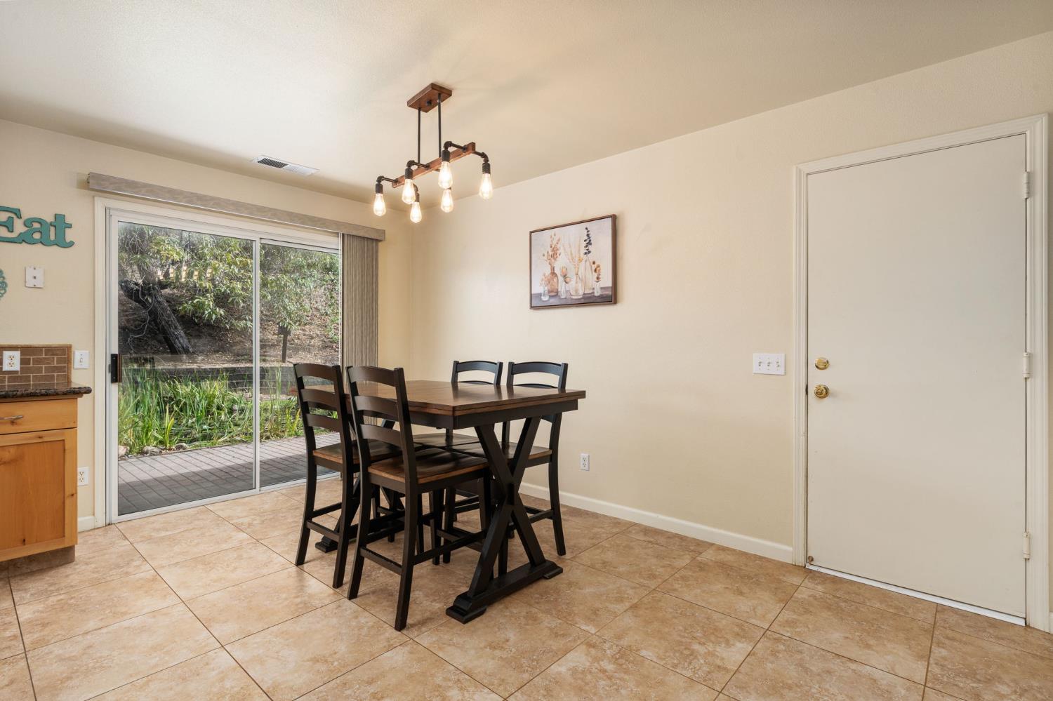 30240 Gooseberry Ln, Prather, CA 93651