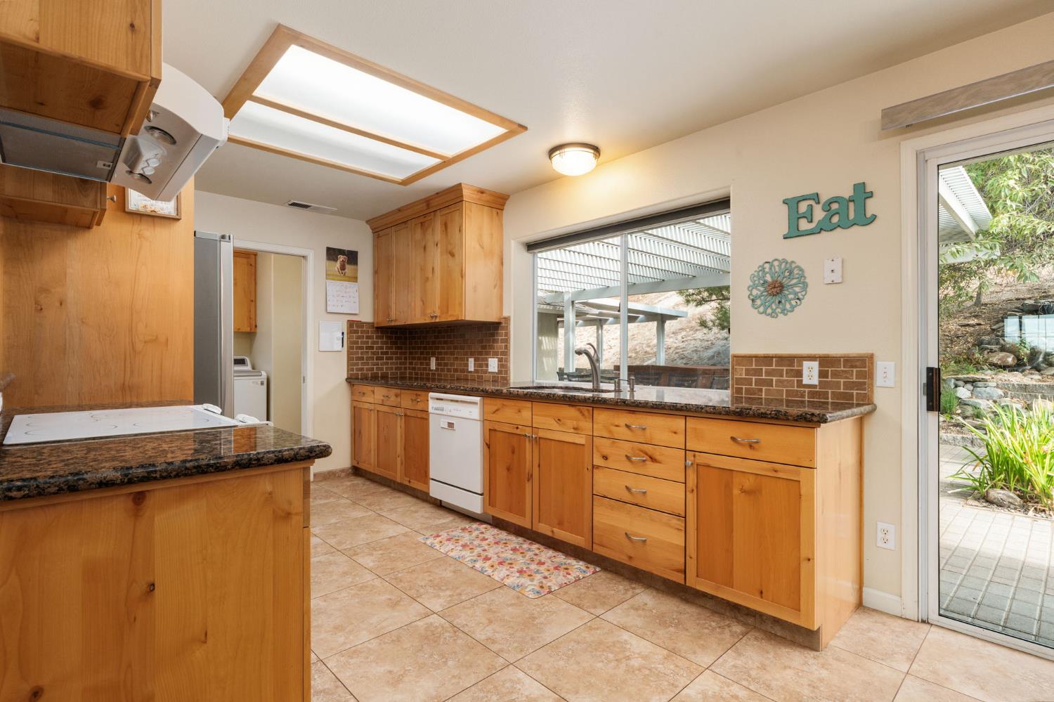 30240 Gooseberry Ln, Prather, CA 93651