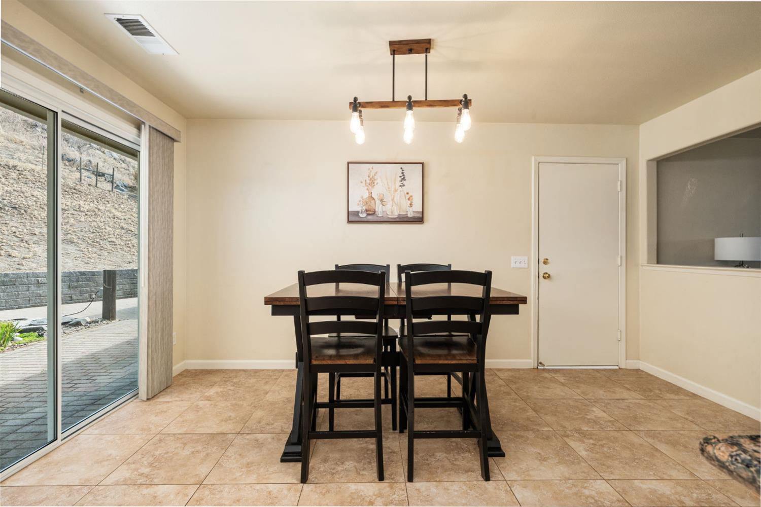 30240 Gooseberry Ln, Prather, CA 93651