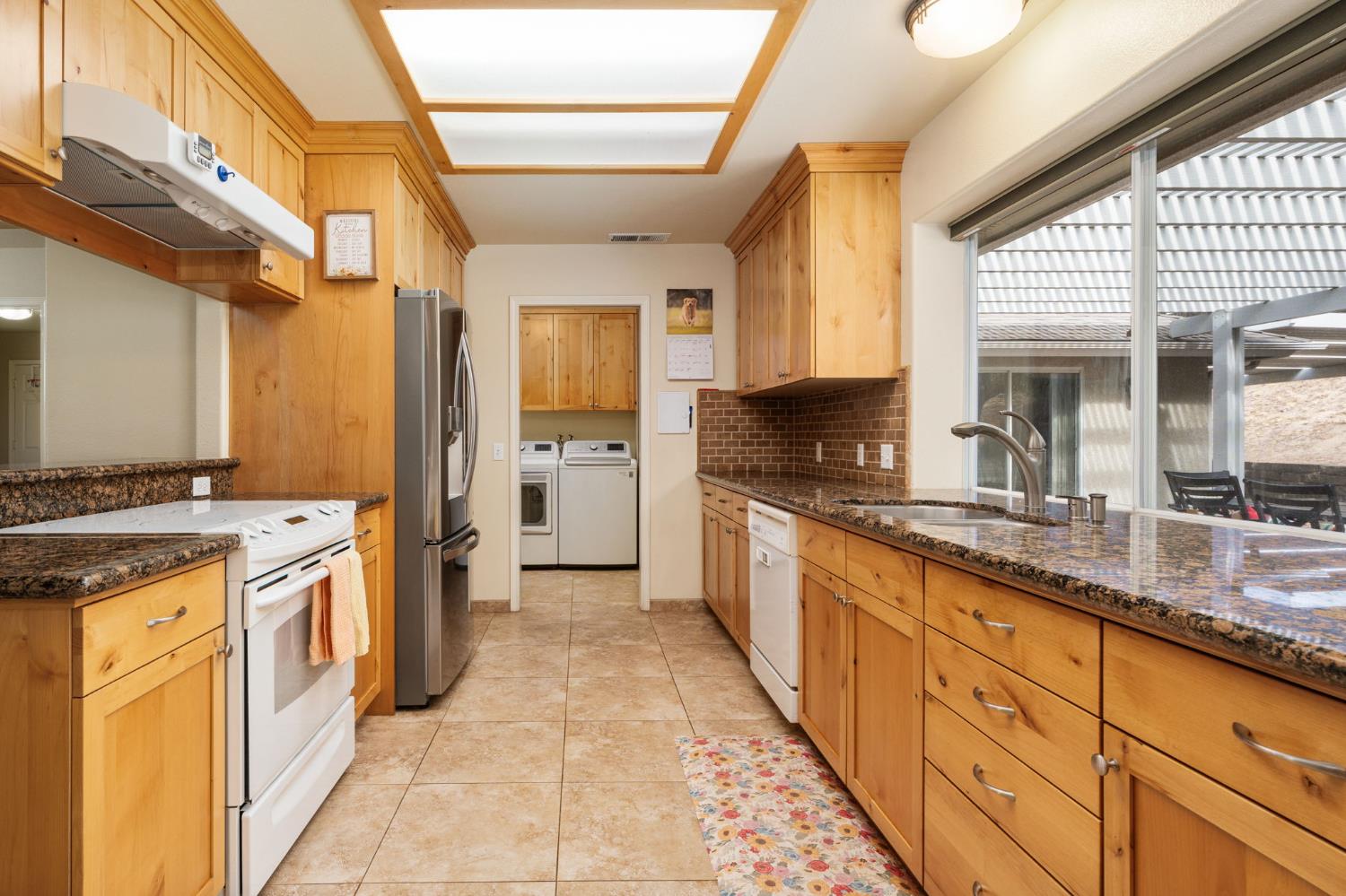 30240 Gooseberry Ln, Prather, CA 93651
