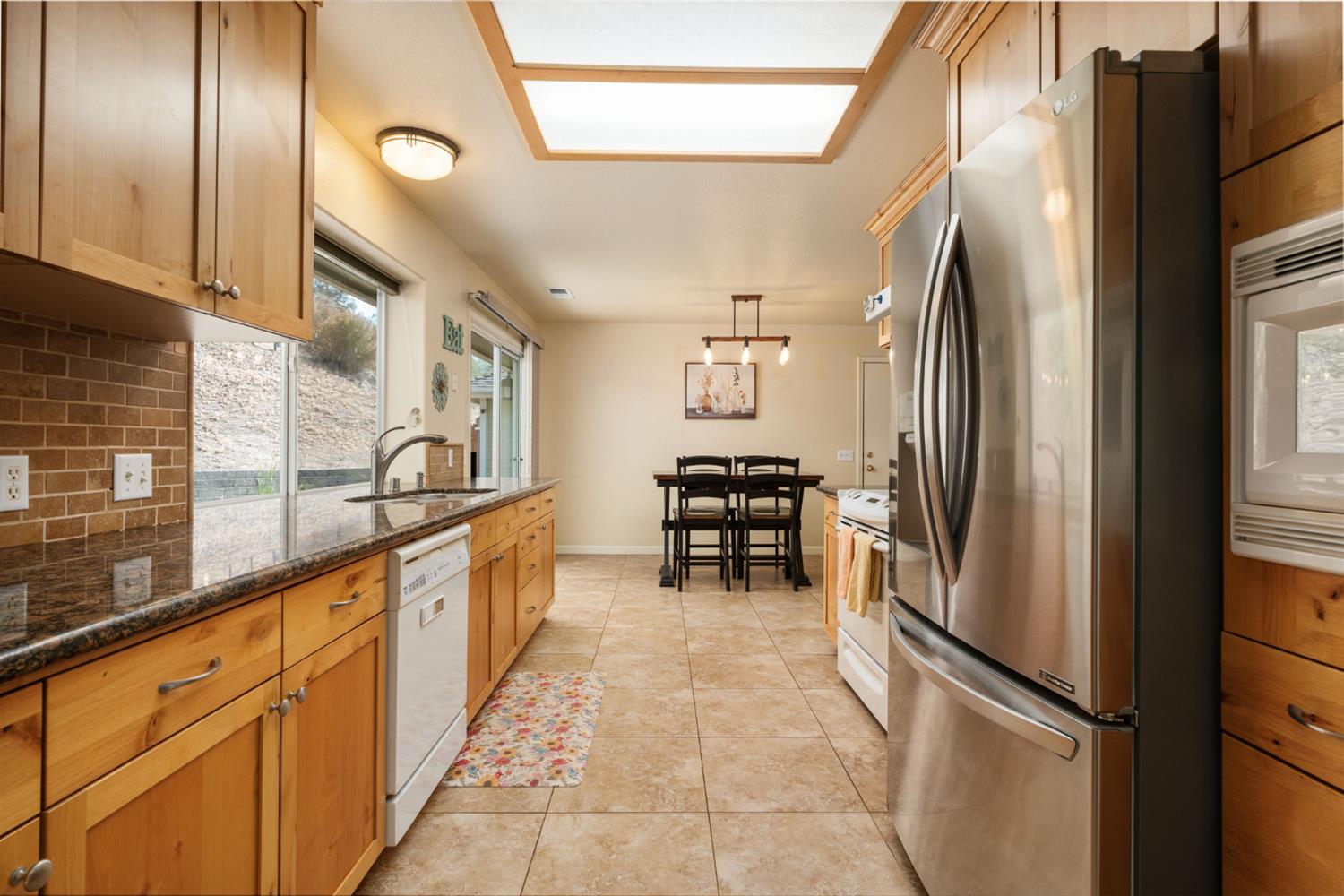 30240 Gooseberry Ln, Prather, CA 93651