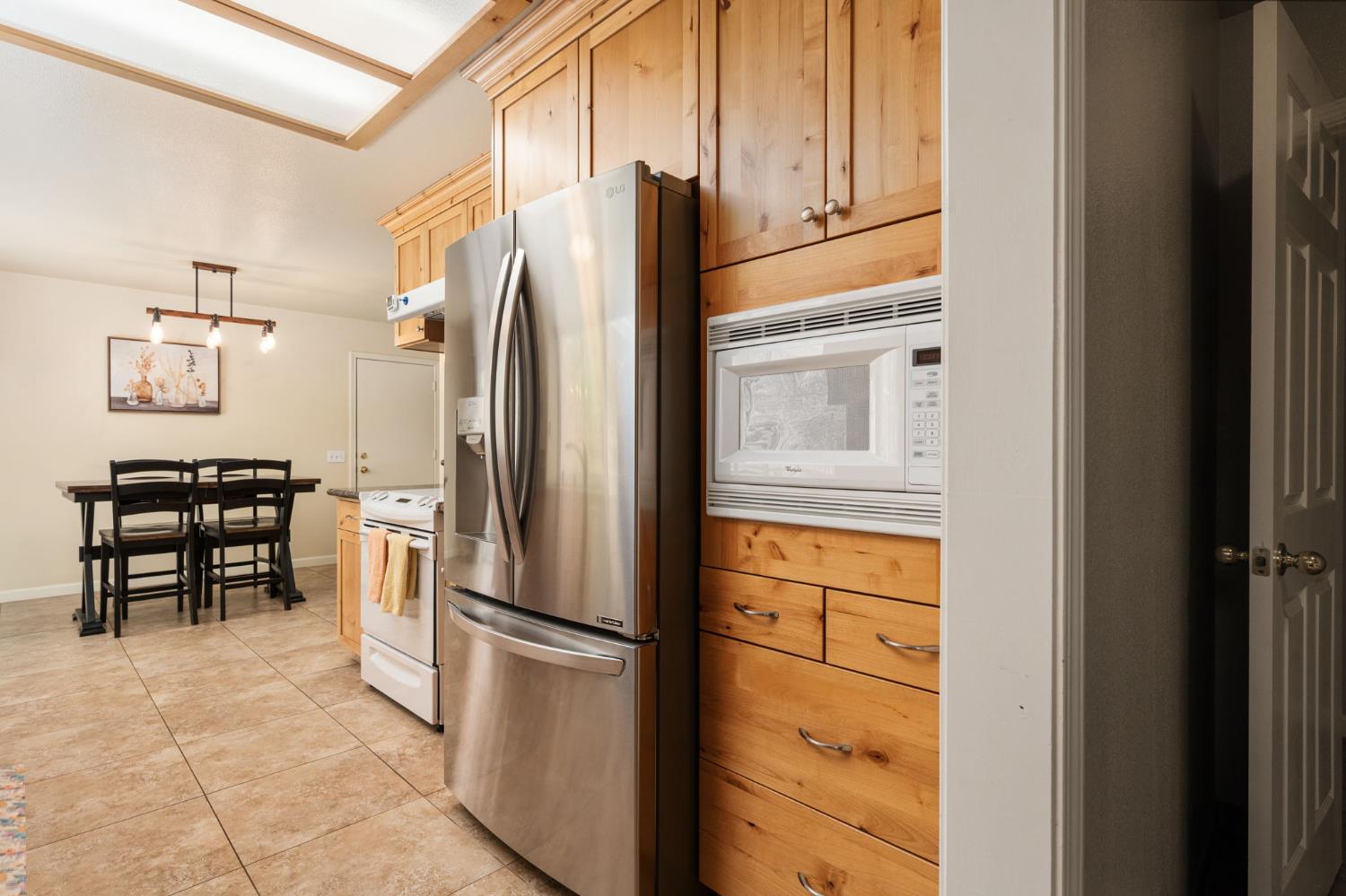 30240 Gooseberry Ln, Prather, CA 93651