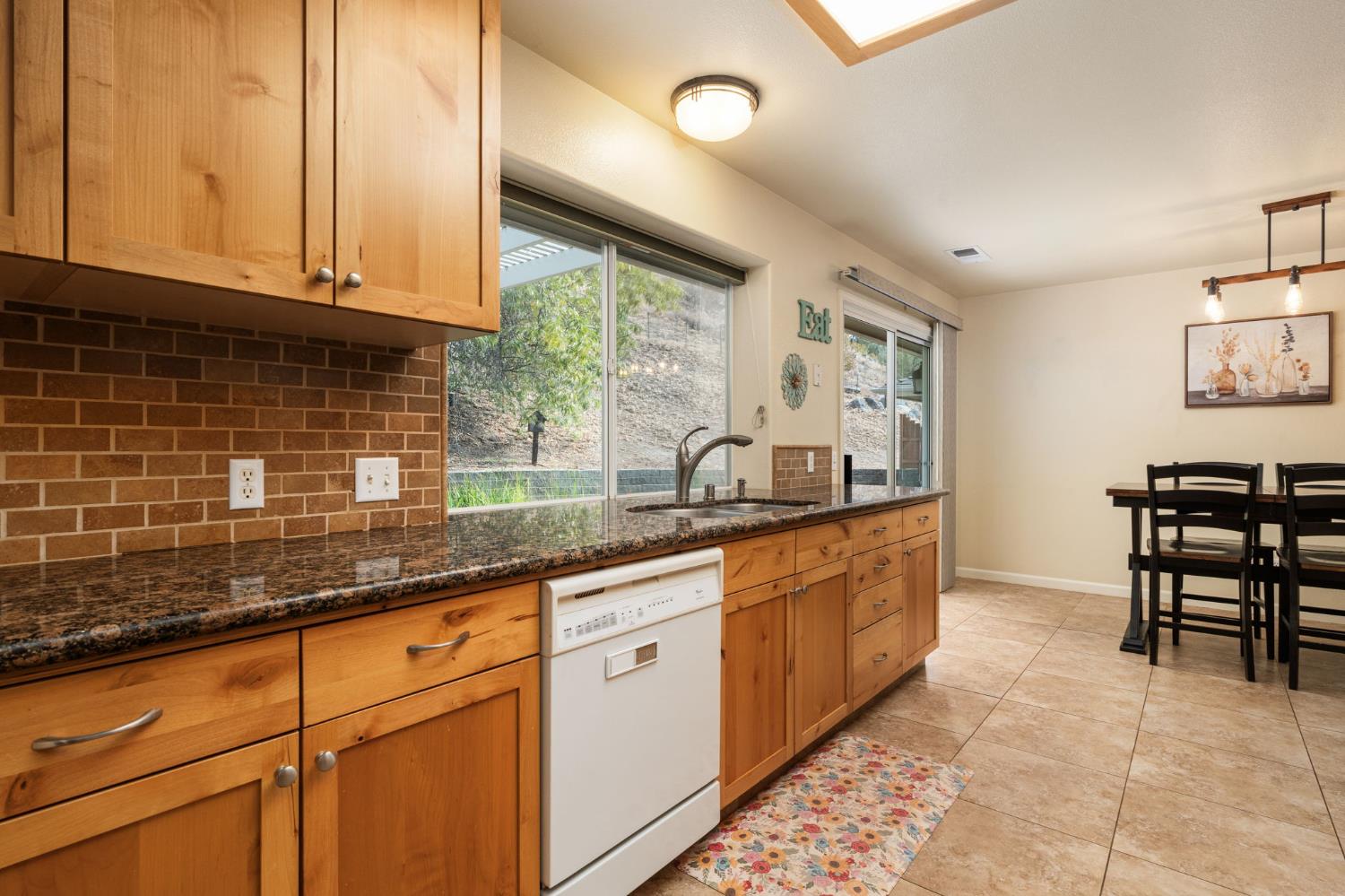 30240 Gooseberry Ln, Prather, CA 93651