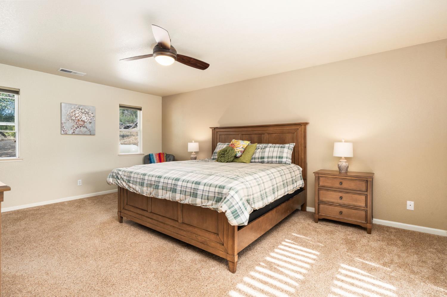30240 Gooseberry Ln, Prather, CA 93651