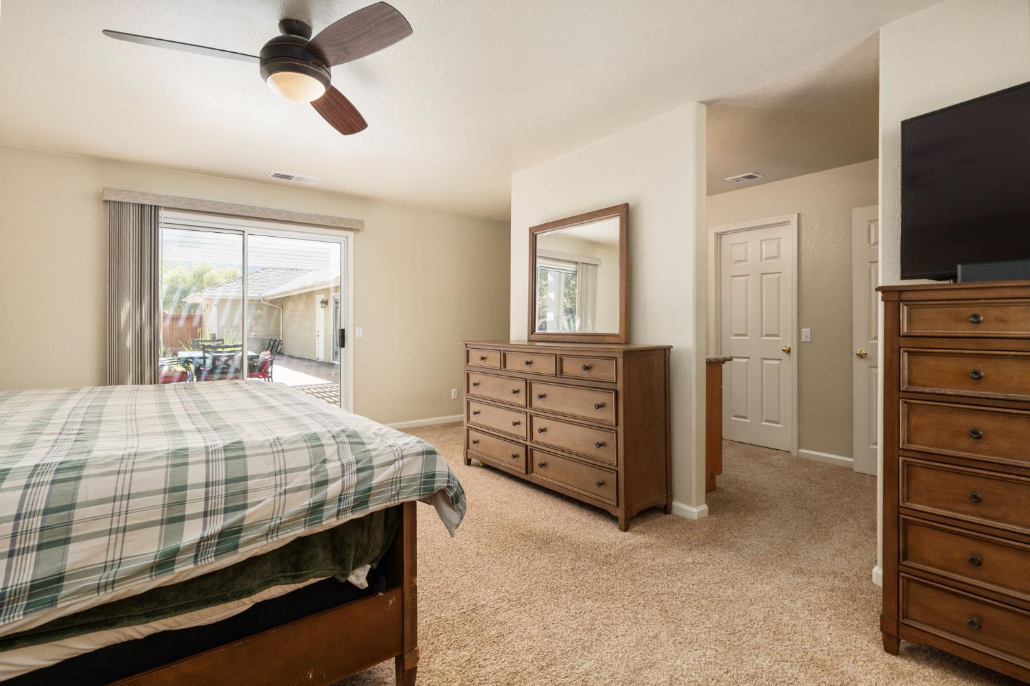 30240 Gooseberry Ln, Prather, CA 93651