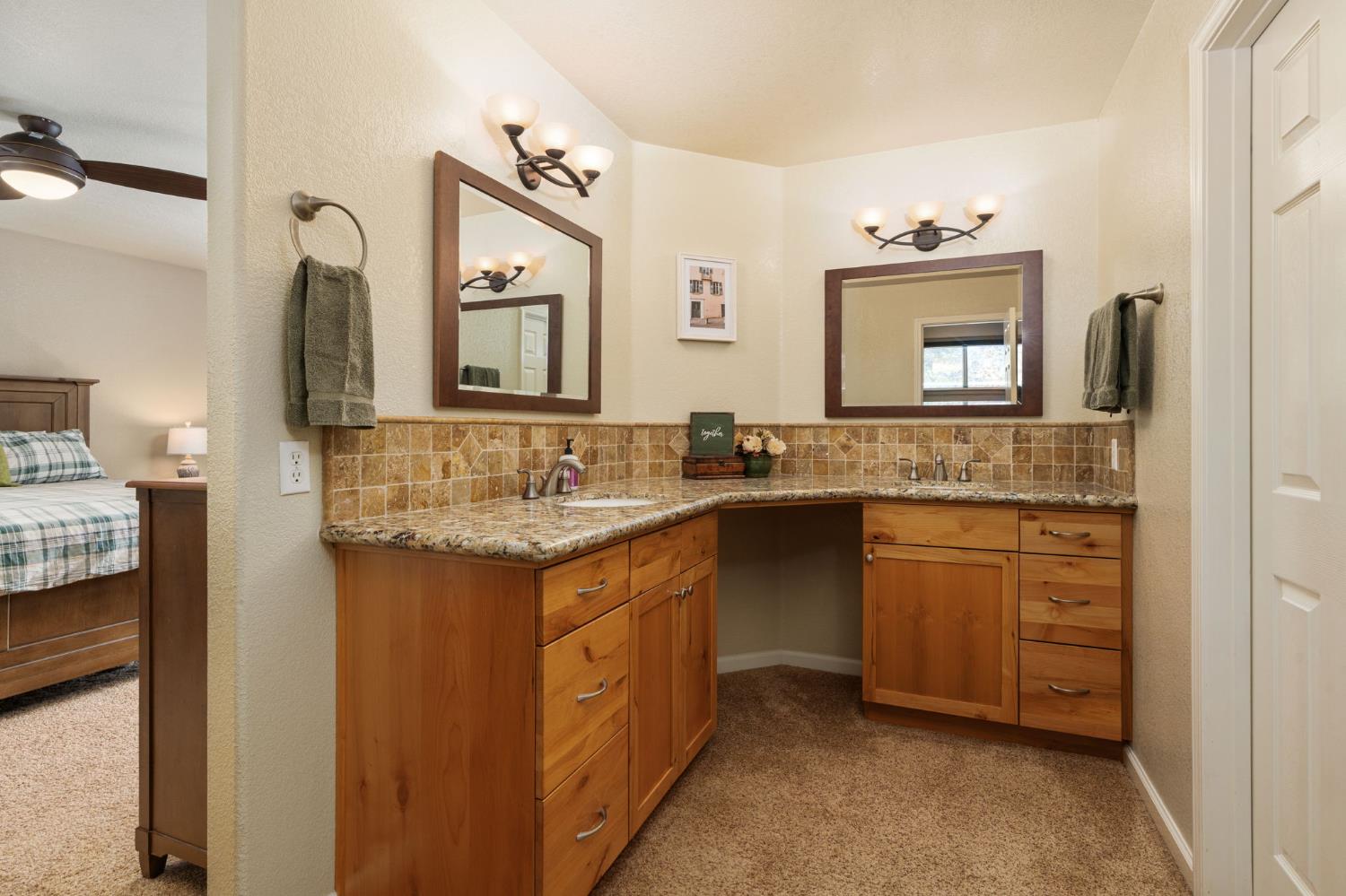 30240 Gooseberry Ln, Prather, CA 93651
