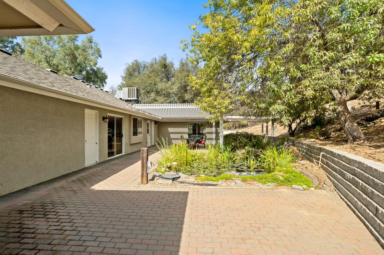 30240 Gooseberry Ln, Prather, CA 93651