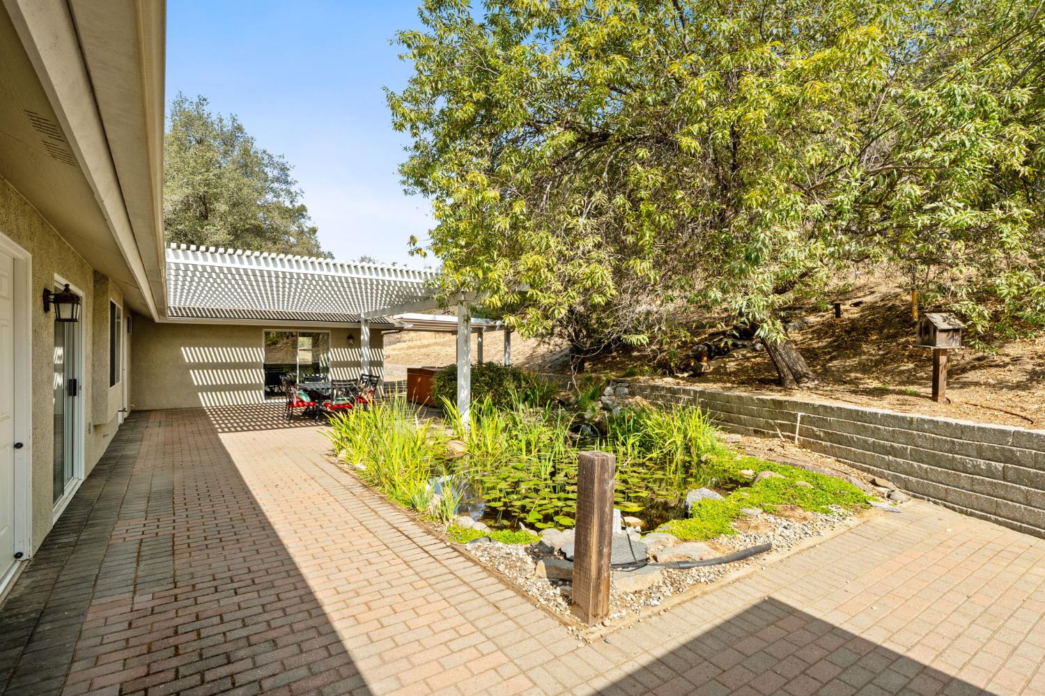 30240 Gooseberry Ln, Prather, CA 93651