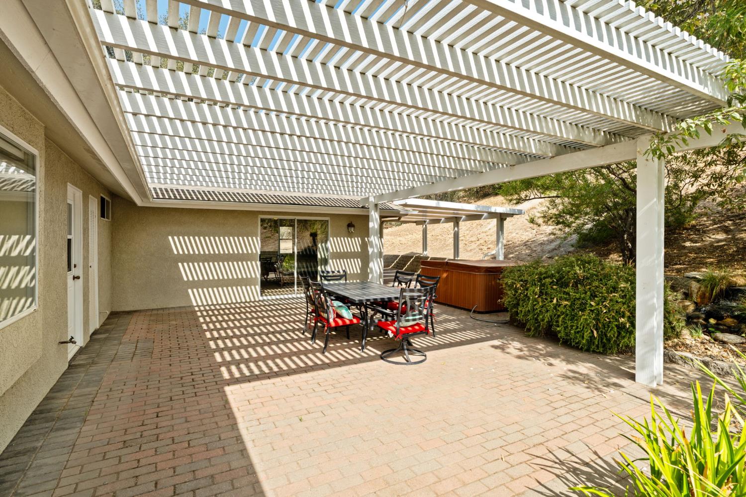30240 Gooseberry Ln, Prather, CA 93651