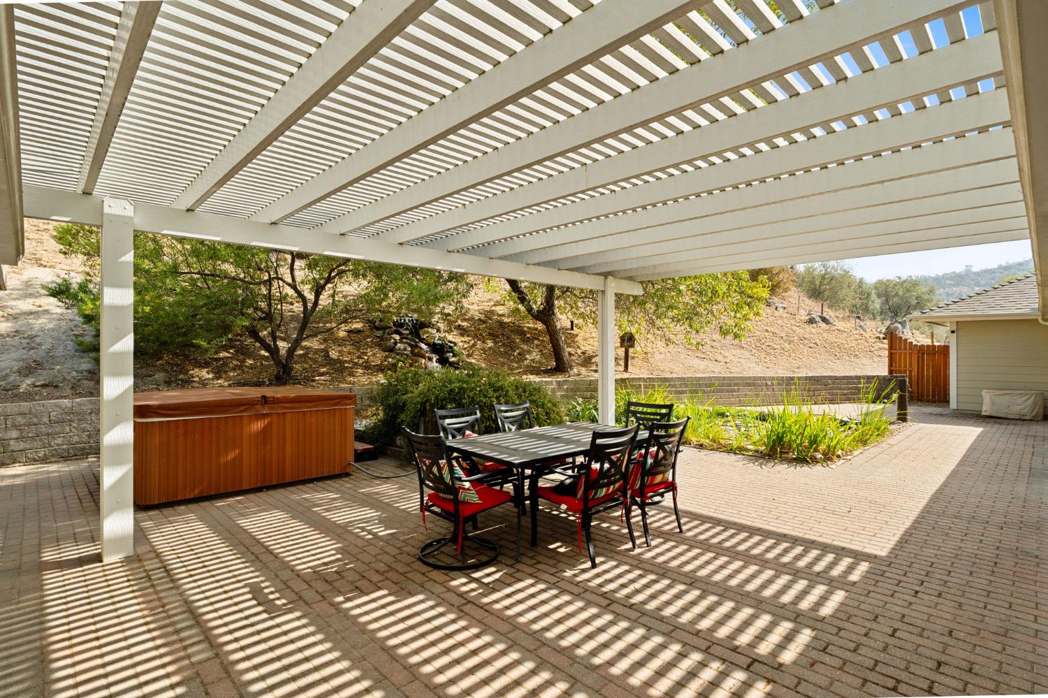 30240 Gooseberry Ln, Prather, CA 93651