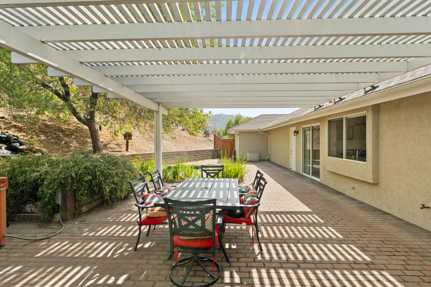 30240 Gooseberry Ln, Prather, CA 93651
