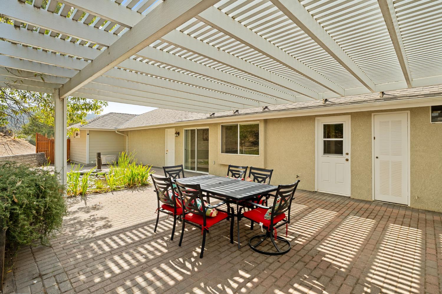 30240 Gooseberry Ln, Prather, CA 93651