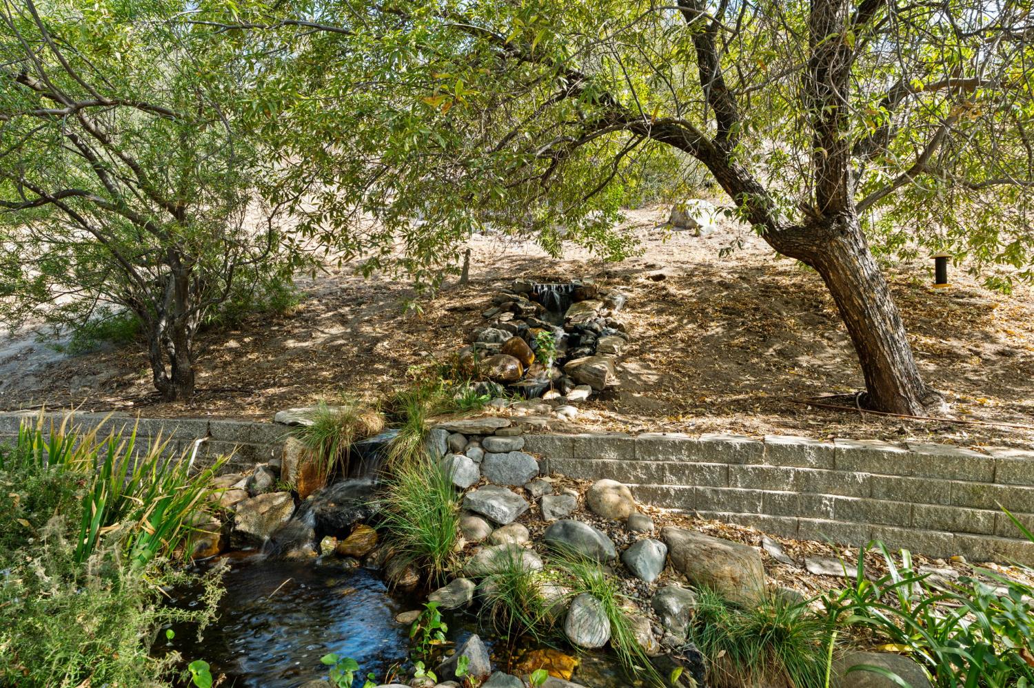 30240 Gooseberry Ln, Prather, CA 93651