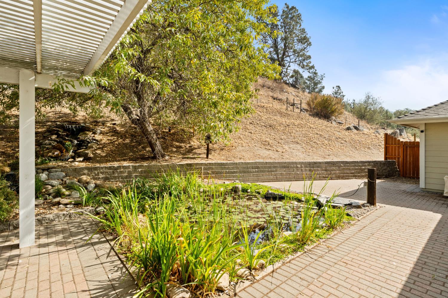 30240 Gooseberry Ln, Prather, CA 93651
