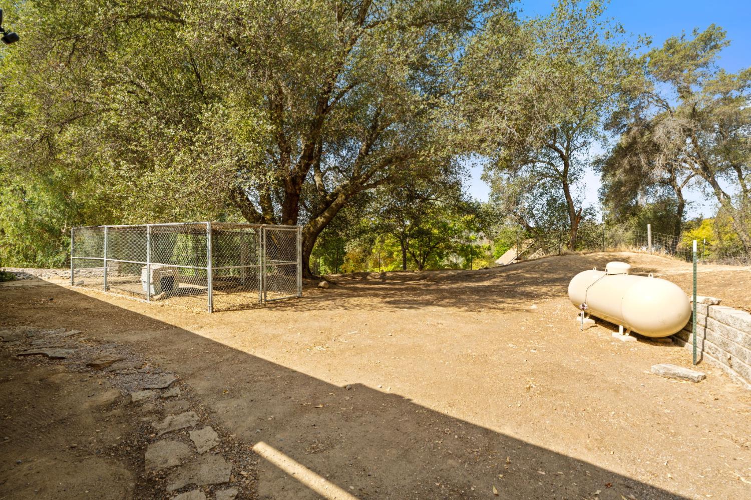 30240 Gooseberry Ln, Prather, CA 93651