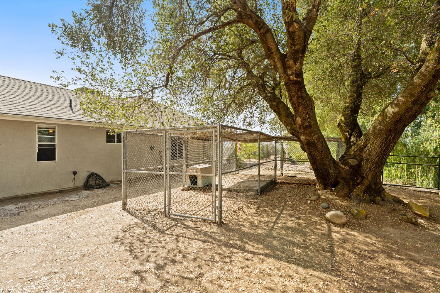 30240 Gooseberry Ln, Prather, CA 93651