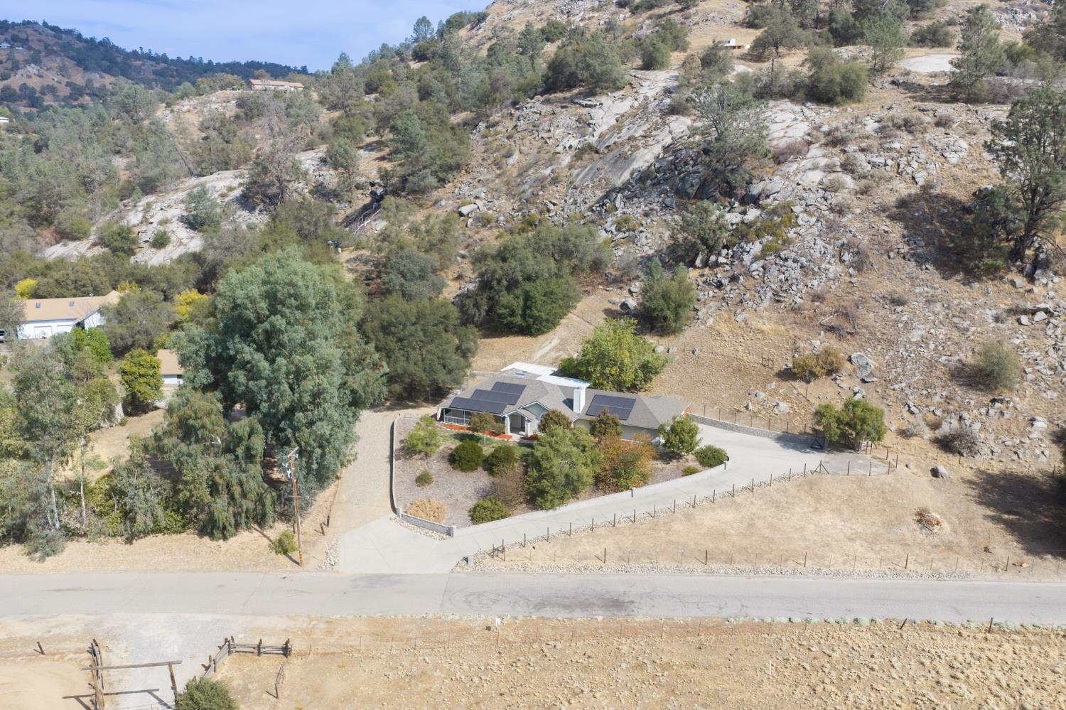 30240 Gooseberry Ln, Prather, CA 93651