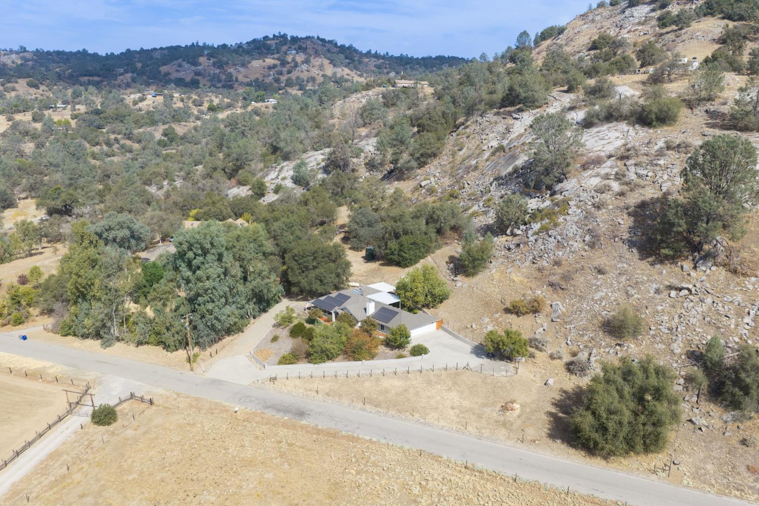 30240 Gooseberry Ln, Prather, CA 93651