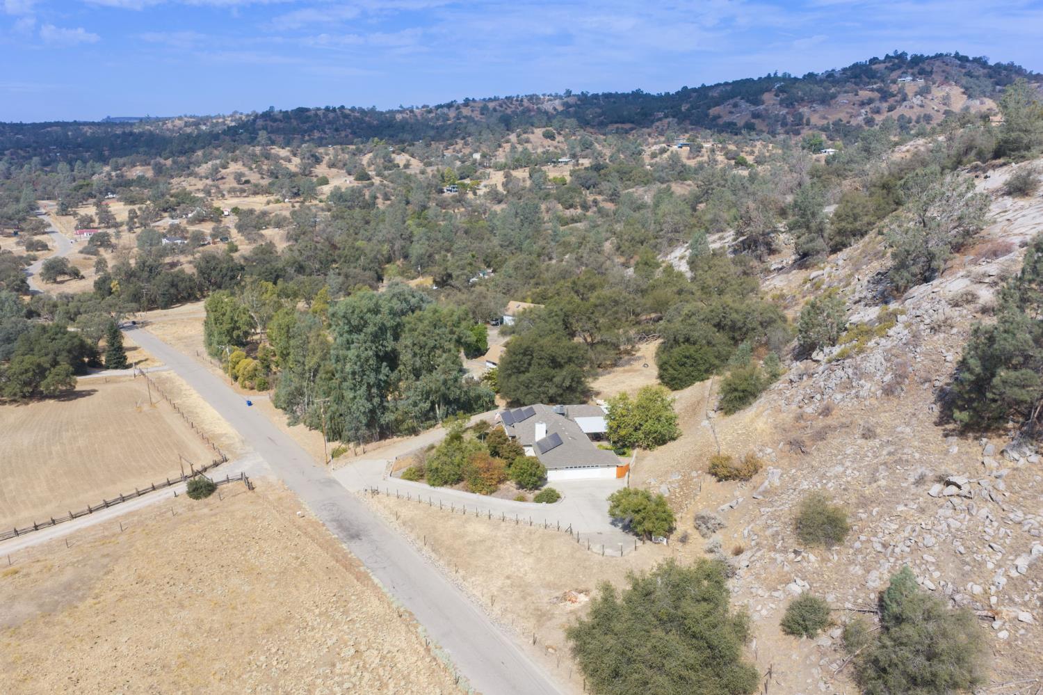 30240 Gooseberry Ln, Prather, CA 93651