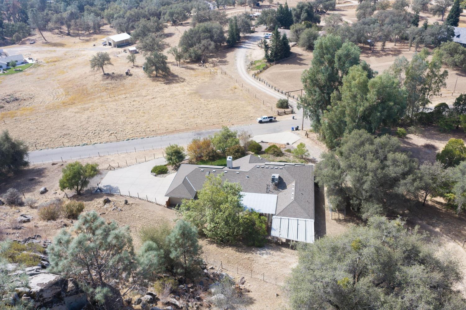 30240 Gooseberry Ln, Prather, CA 93651