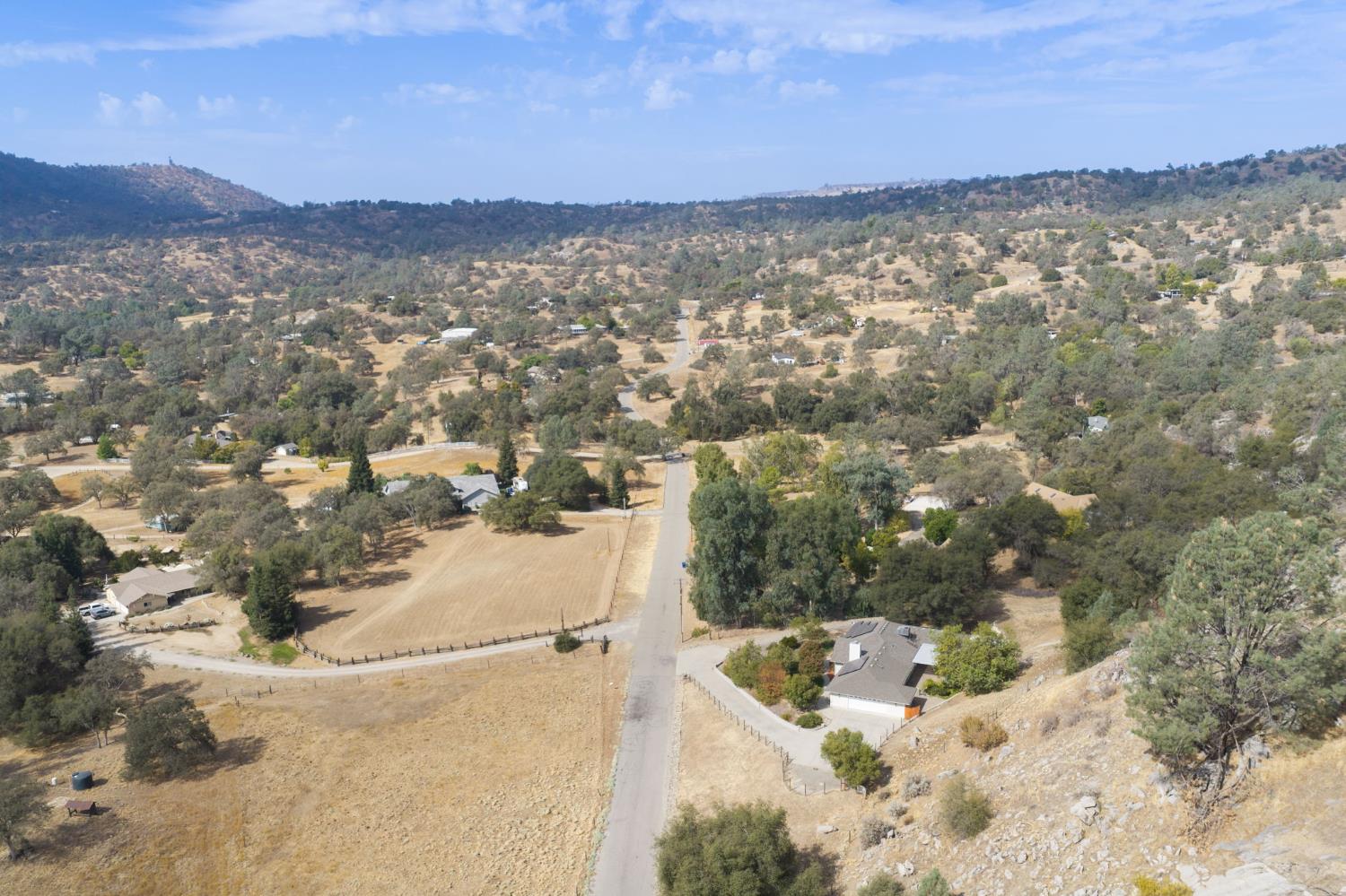 30240 Gooseberry Ln, Prather, CA 93651