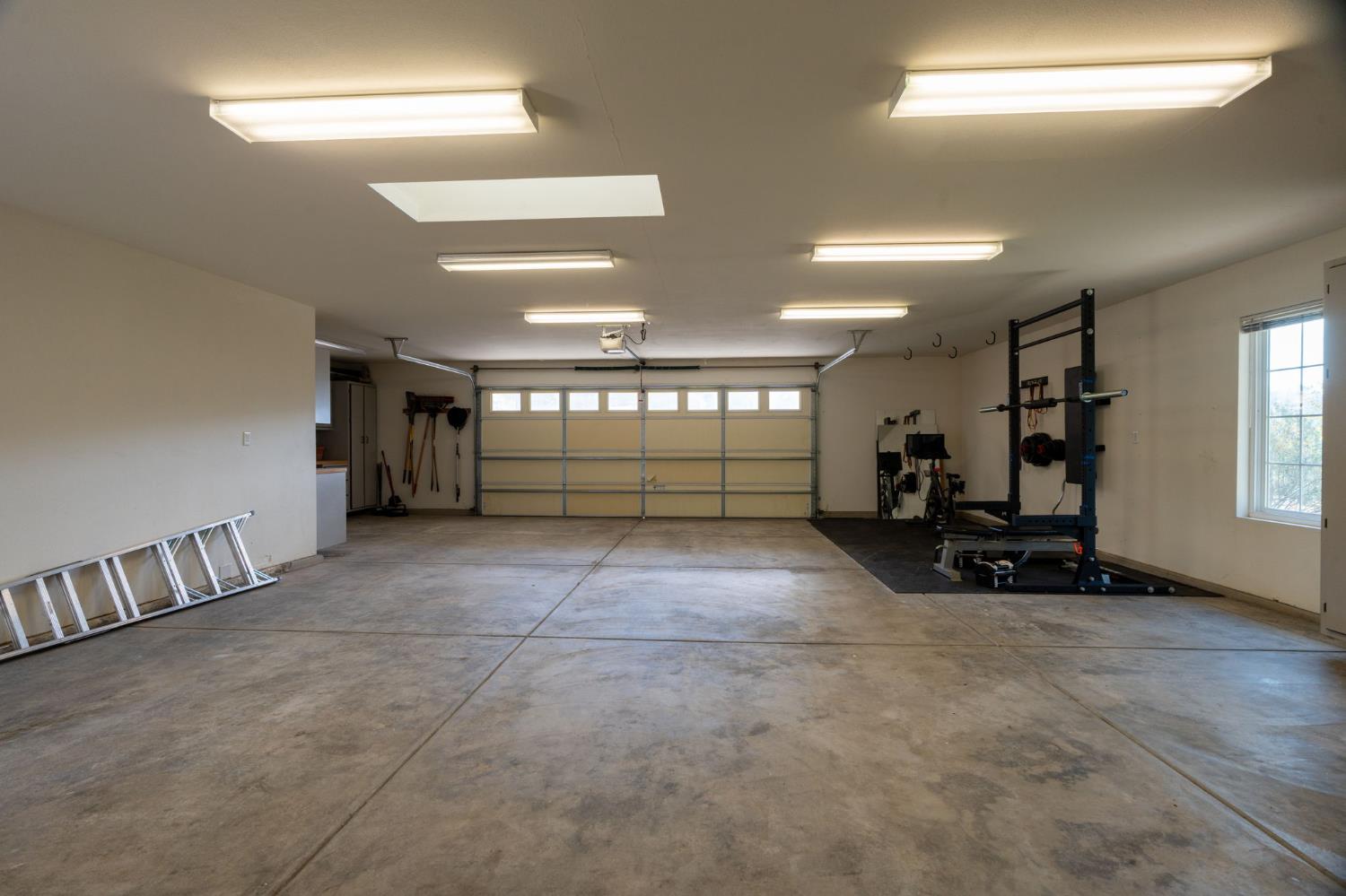 30240 Gooseberry Ln, Prather, CA 93651