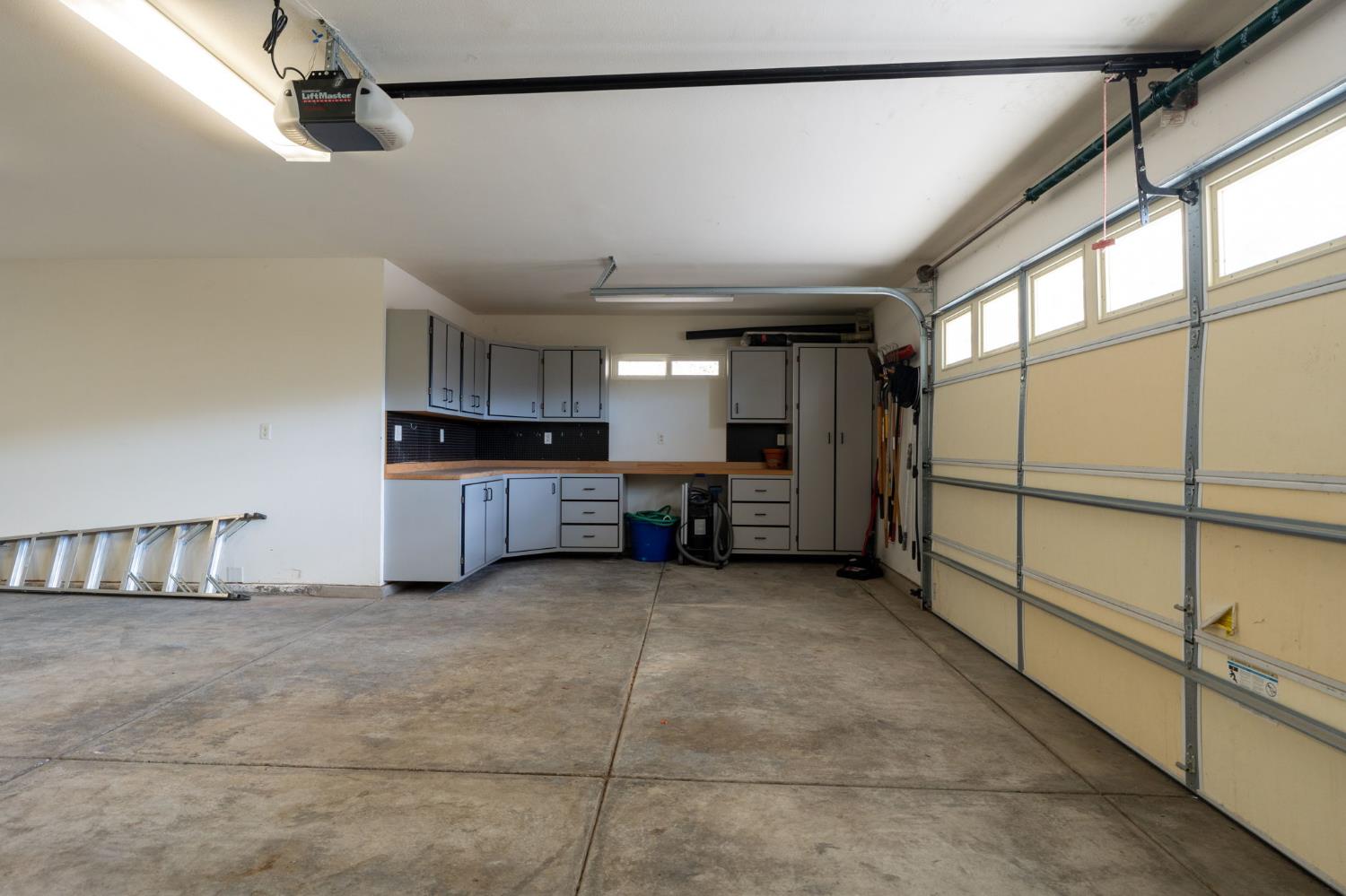 30240 Gooseberry Ln, Prather, CA 93651
