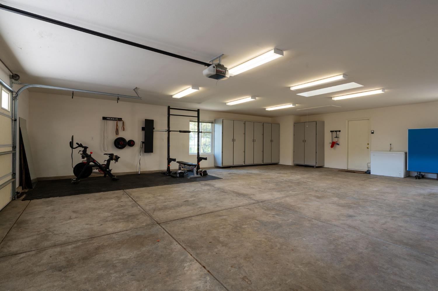 30240 Gooseberry Ln, Prather, CA 93651