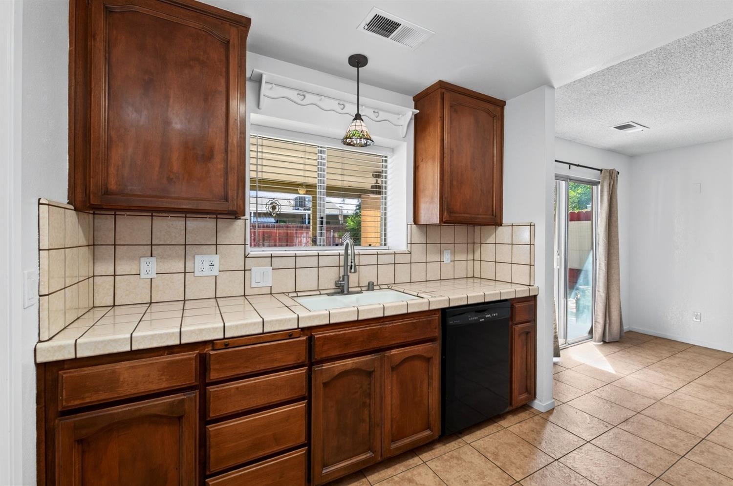 6662 N Brunswick Ave, Fresno, CA 93722