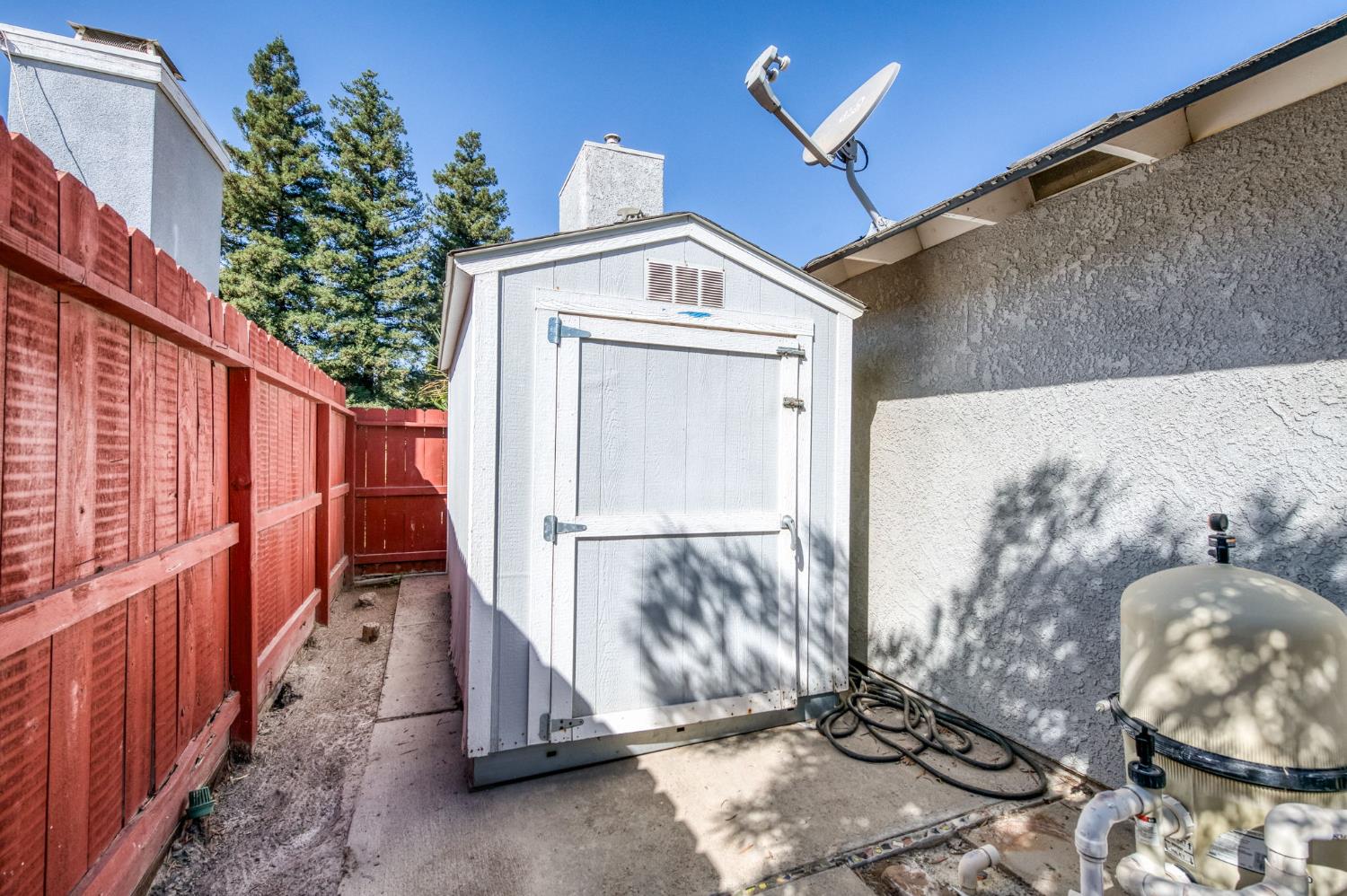 6662 N Brunswick Ave, Fresno, CA 93722