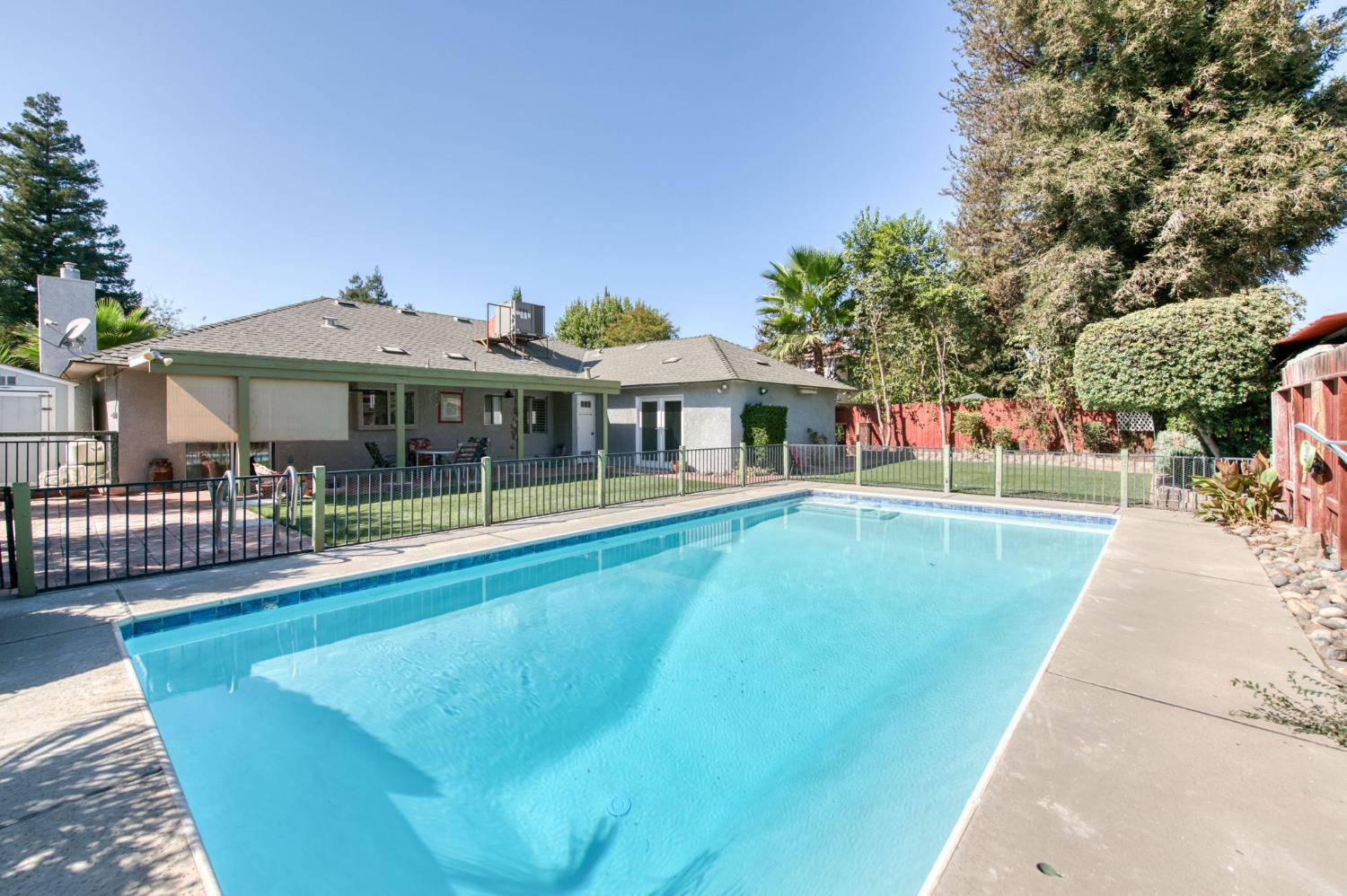 6662 N Brunswick Ave, Fresno, CA 93722