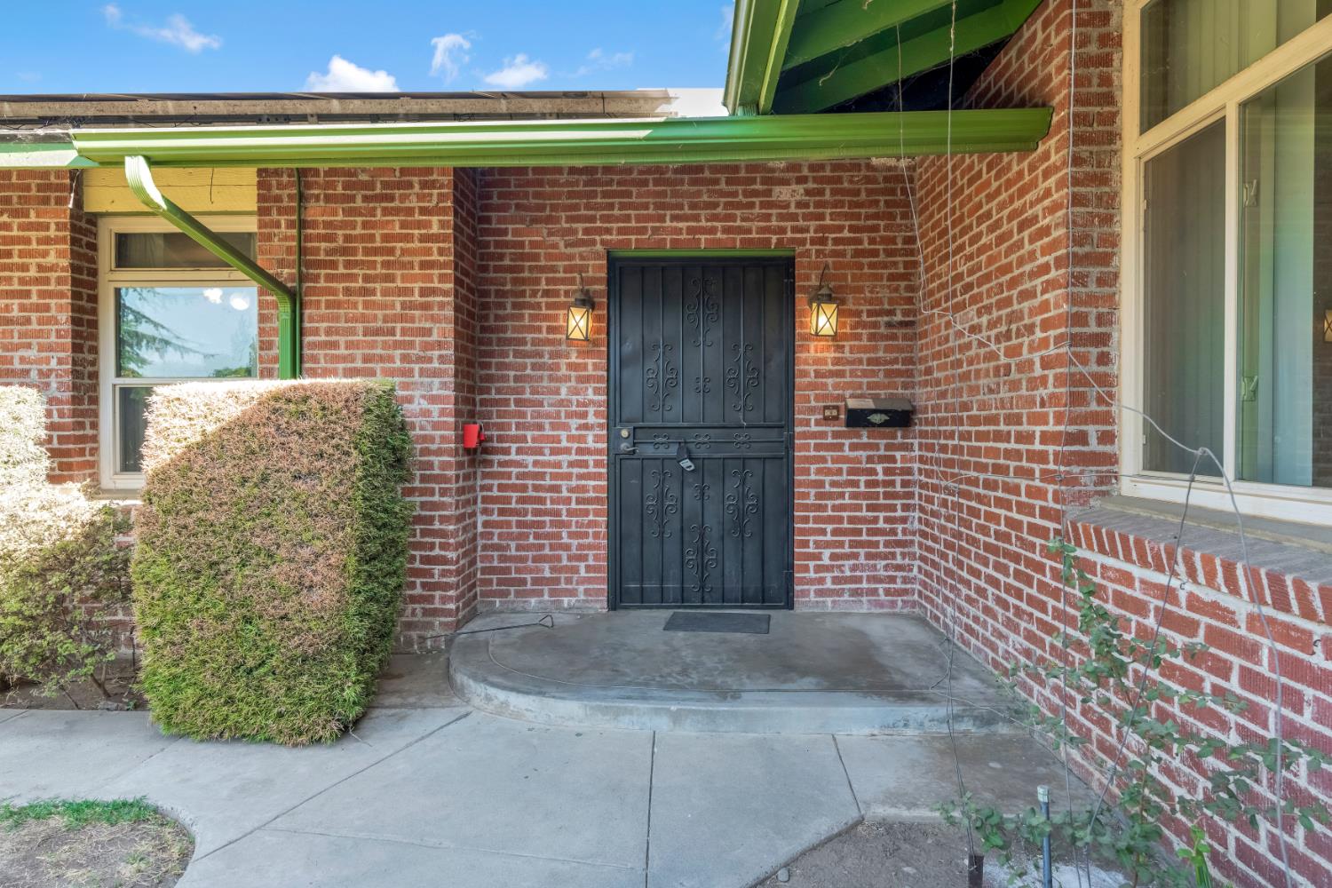 5309 E White Ave, Fresno, CA 93727