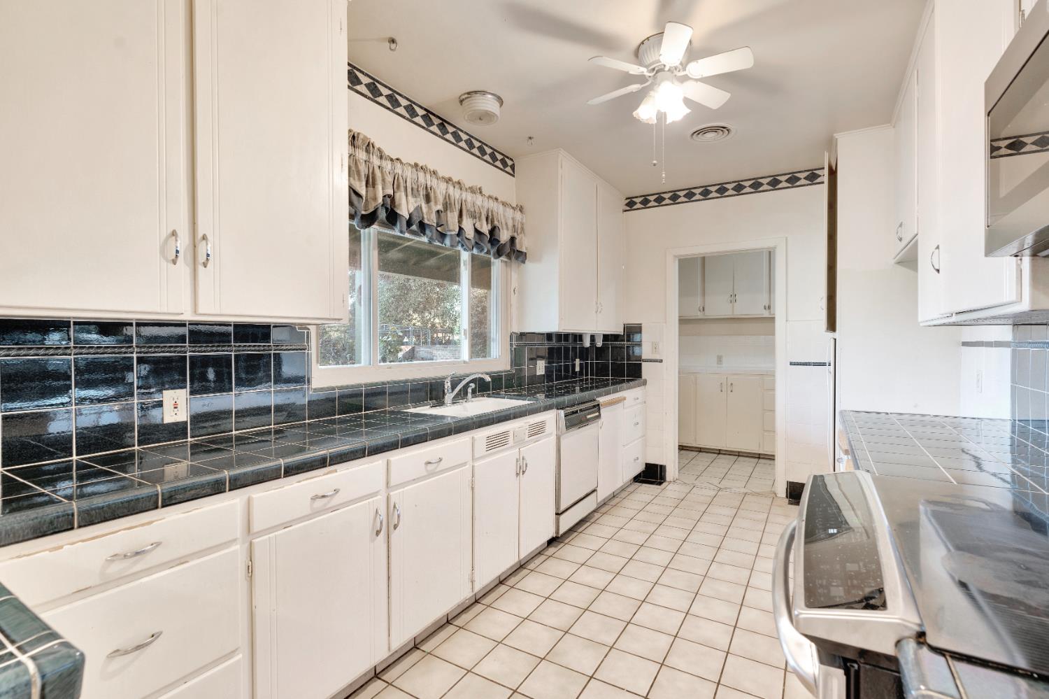 5309 E White Ave, Fresno, CA 93727