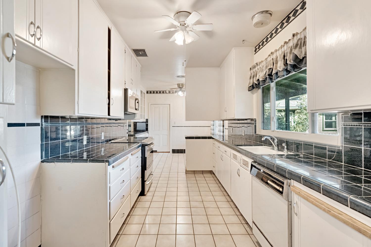 5309 E White Ave, Fresno, CA 93727
