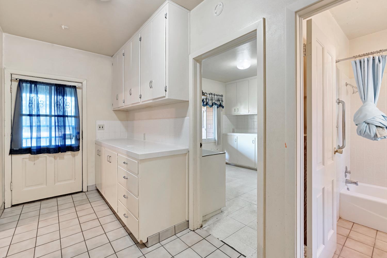 5309 E White Ave, Fresno, CA 93727