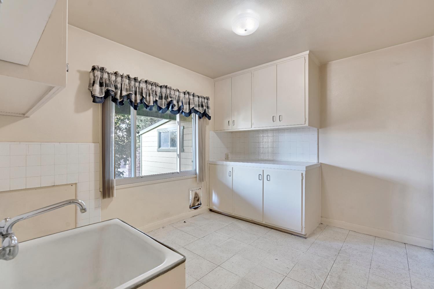 5309 E White Ave, Fresno, CA 93727
