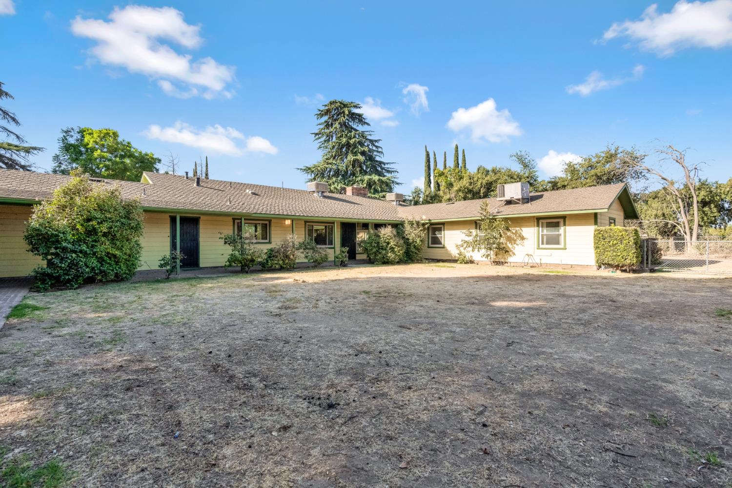 5309 E White Ave, Fresno, CA 93727