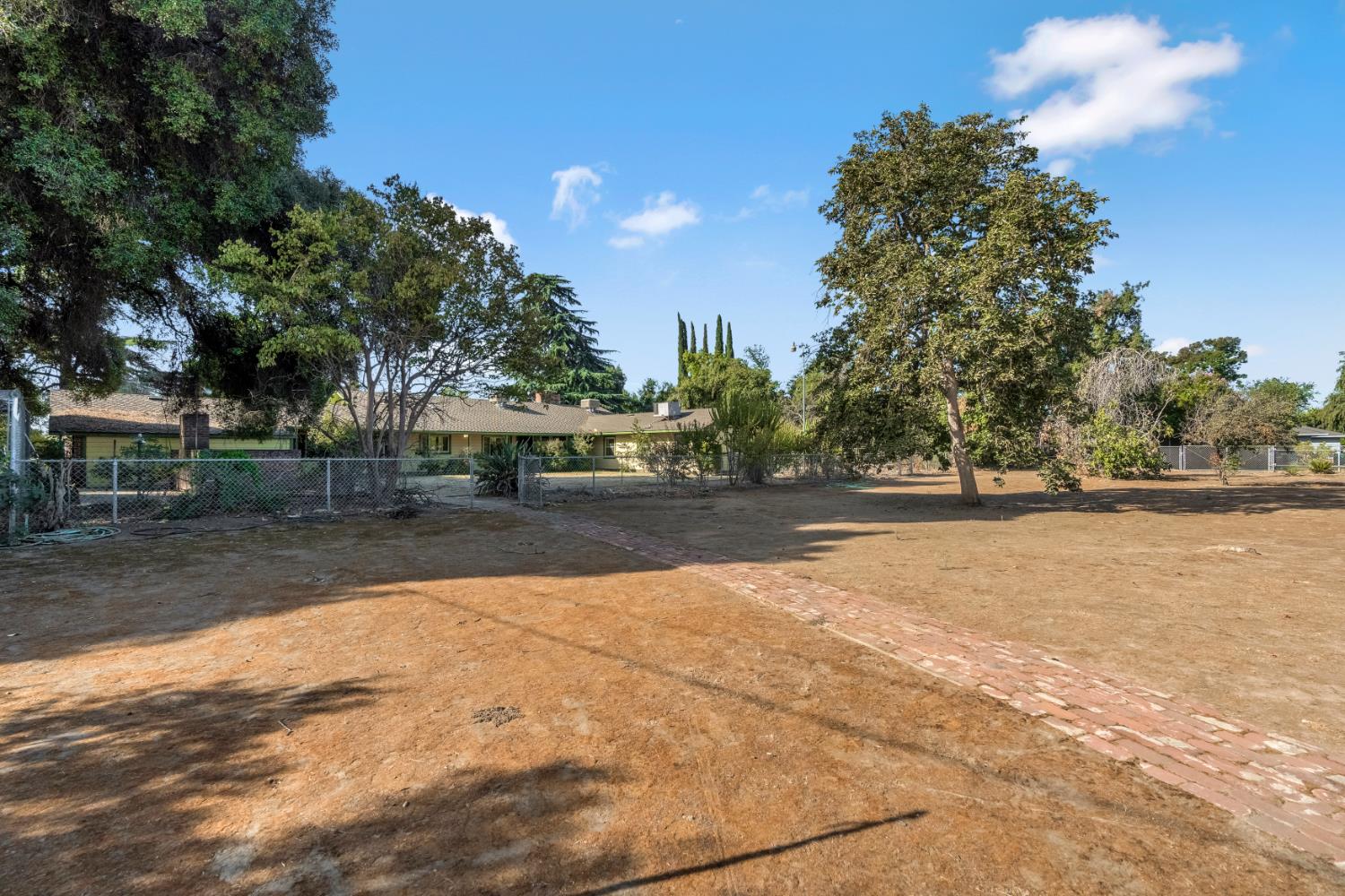 5309 E White Ave, Fresno, CA 93727