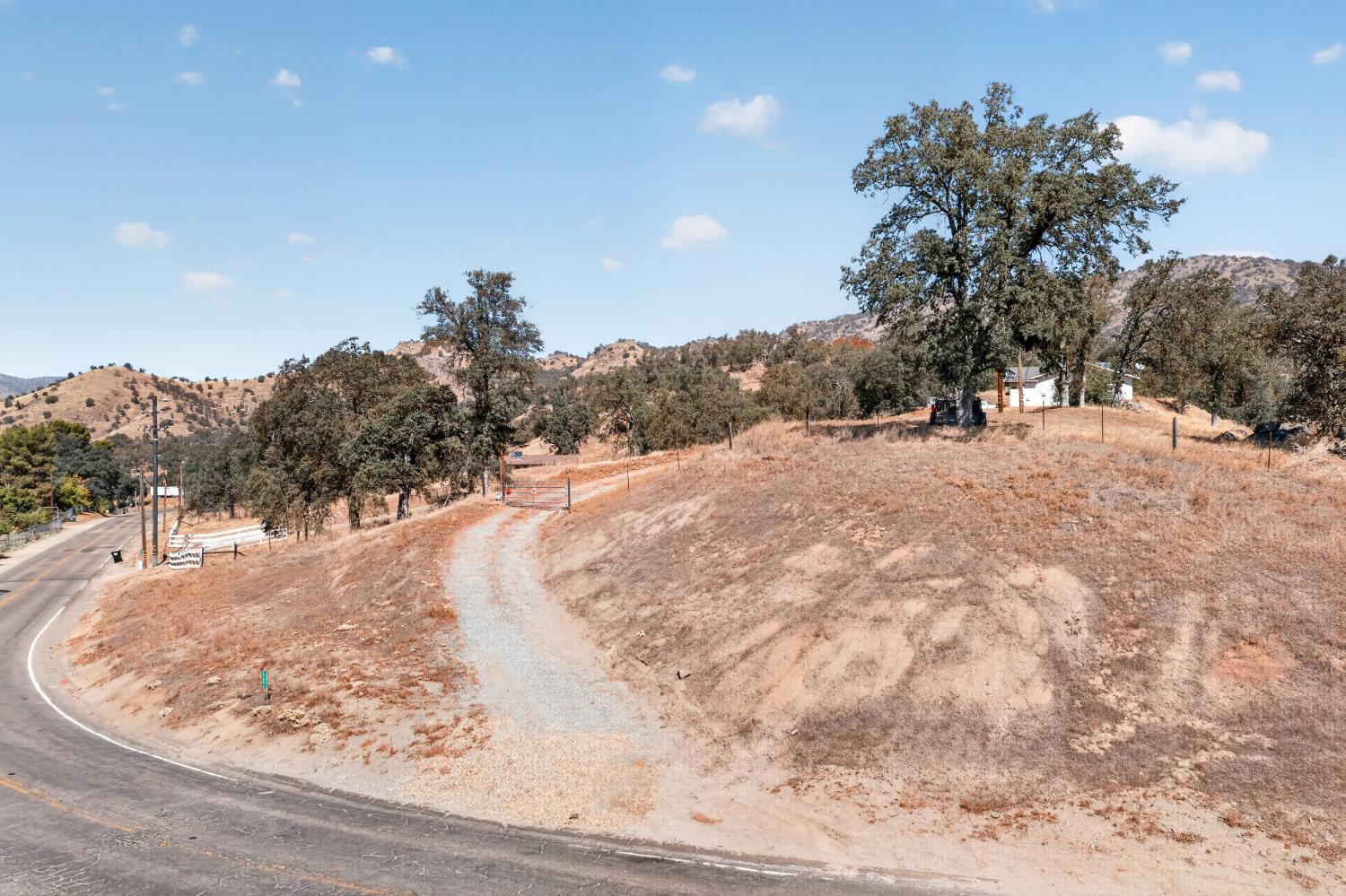37096 Sand Creek Rd, Yokuts Valley, CA 93675