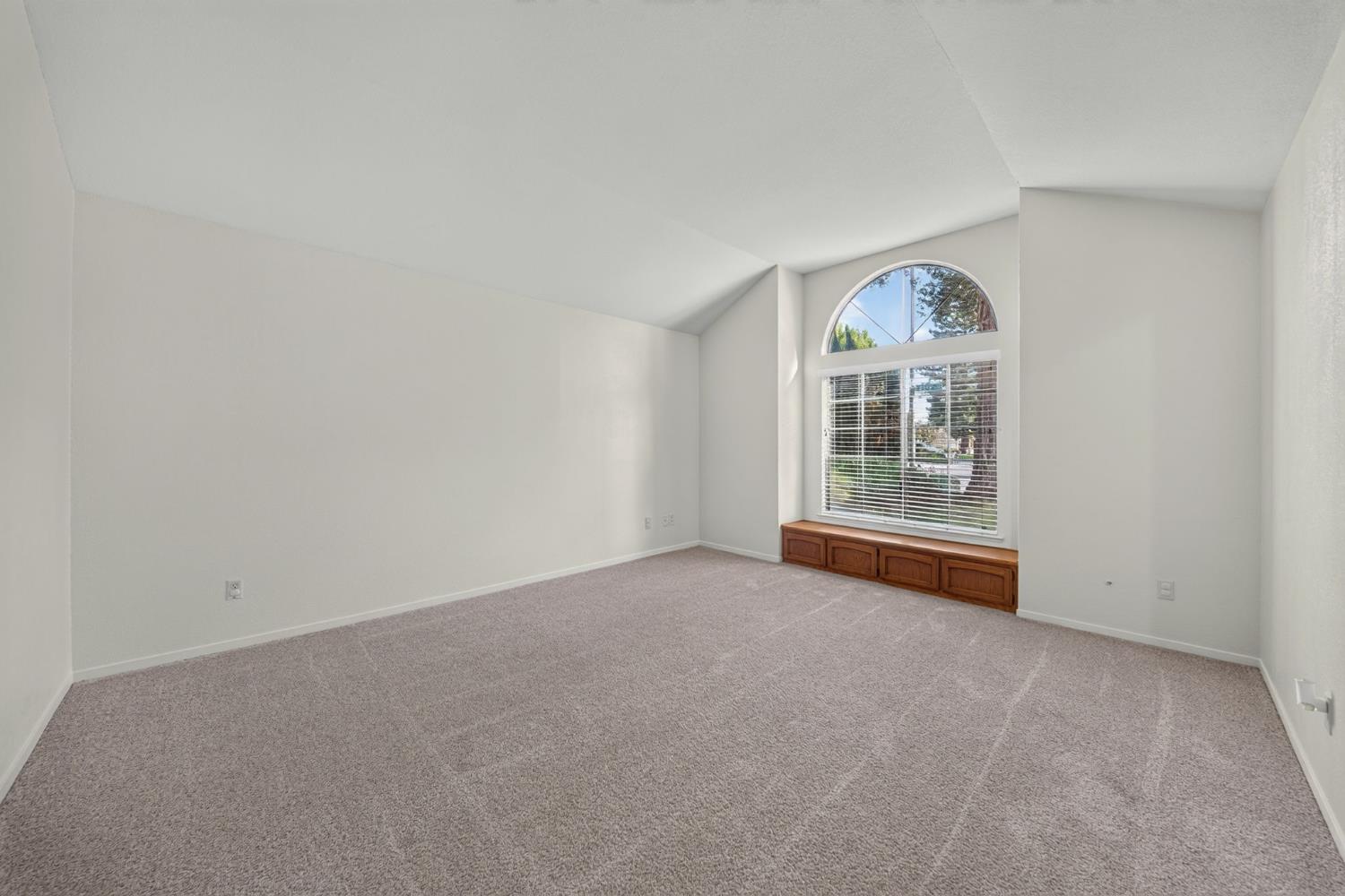 1554 E Utah Ave, Fresno, CA 93720