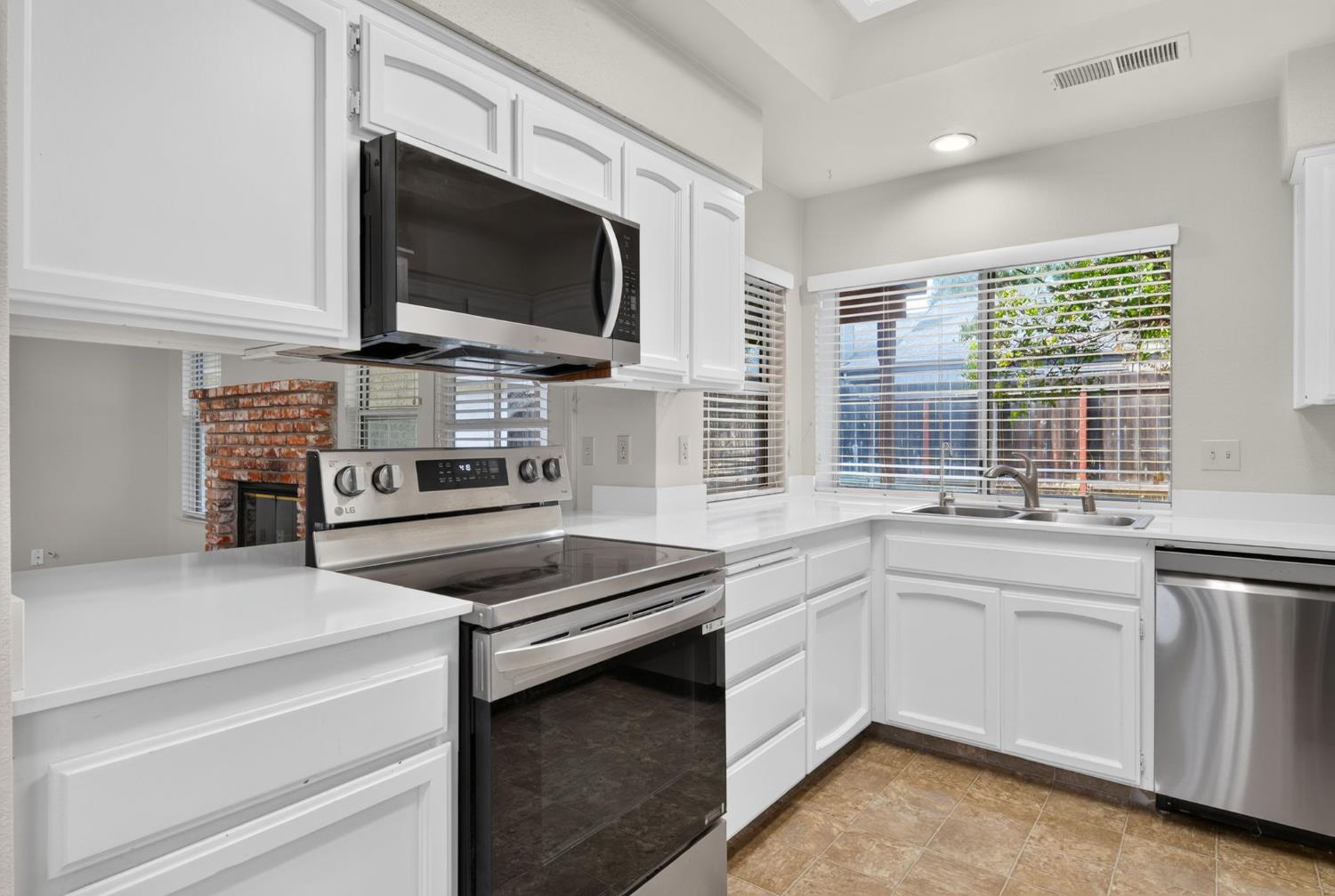 1554 E Utah Ave, Fresno, CA 93720