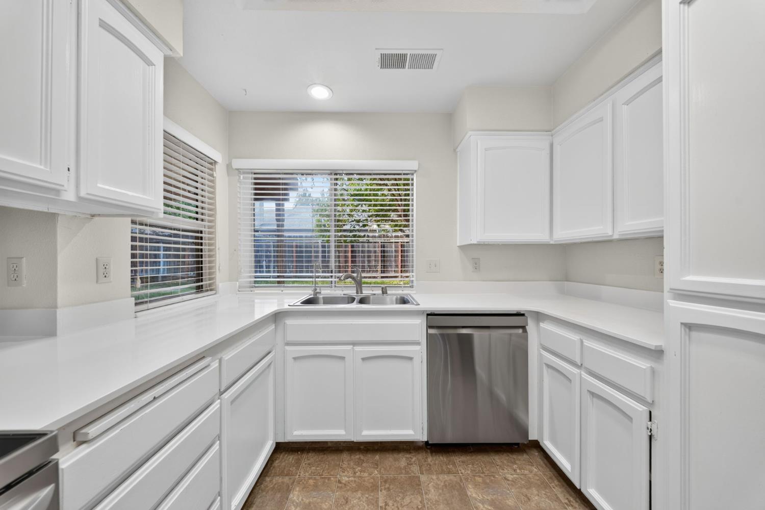1554 E Utah Ave, Fresno, CA 93720