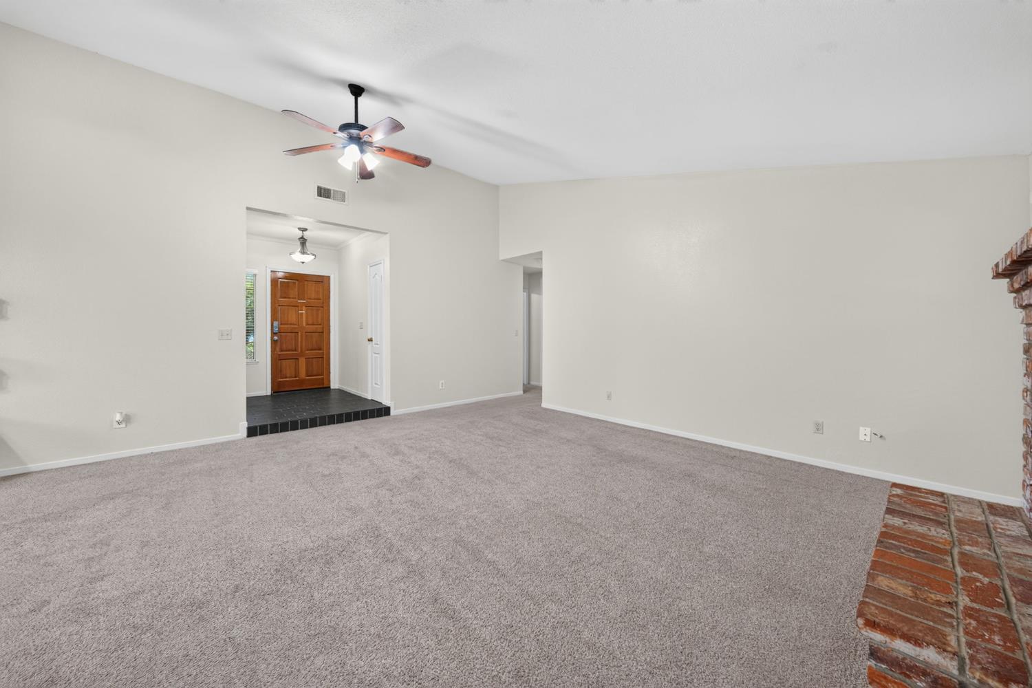 1554 E Utah Ave, Fresno, CA 93720