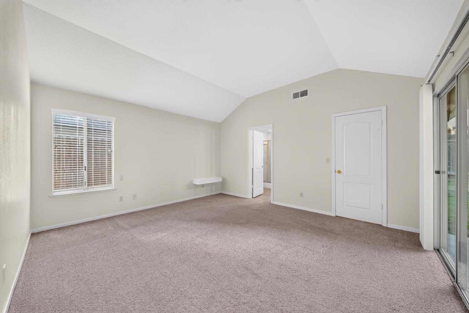 1554 E Utah Ave, Fresno, CA 93720