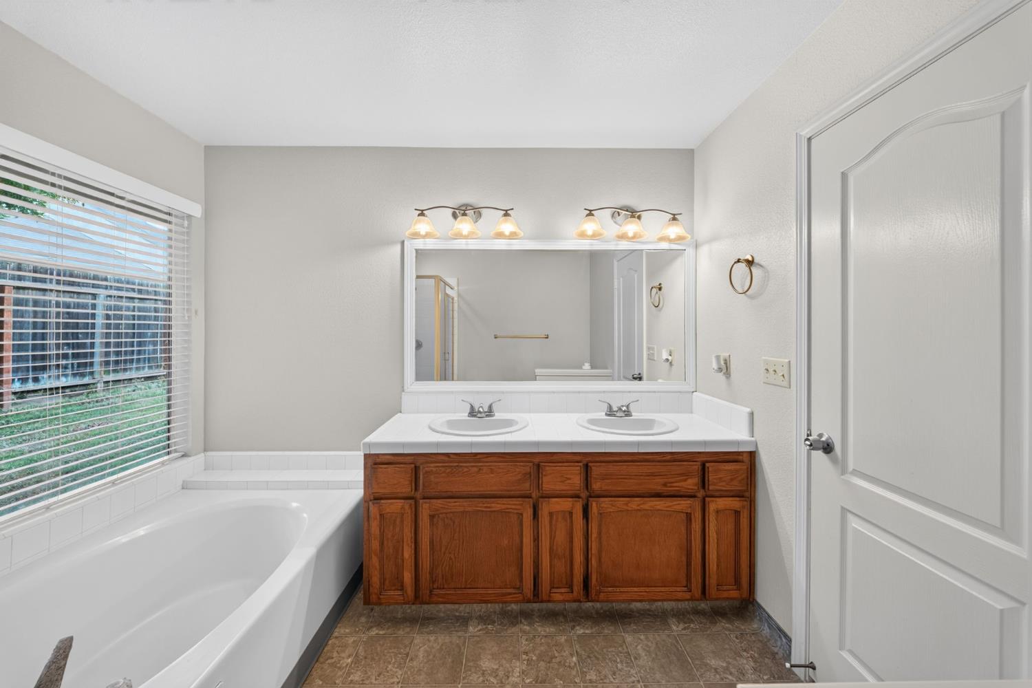 1554 E Utah Ave, Fresno, CA 93720