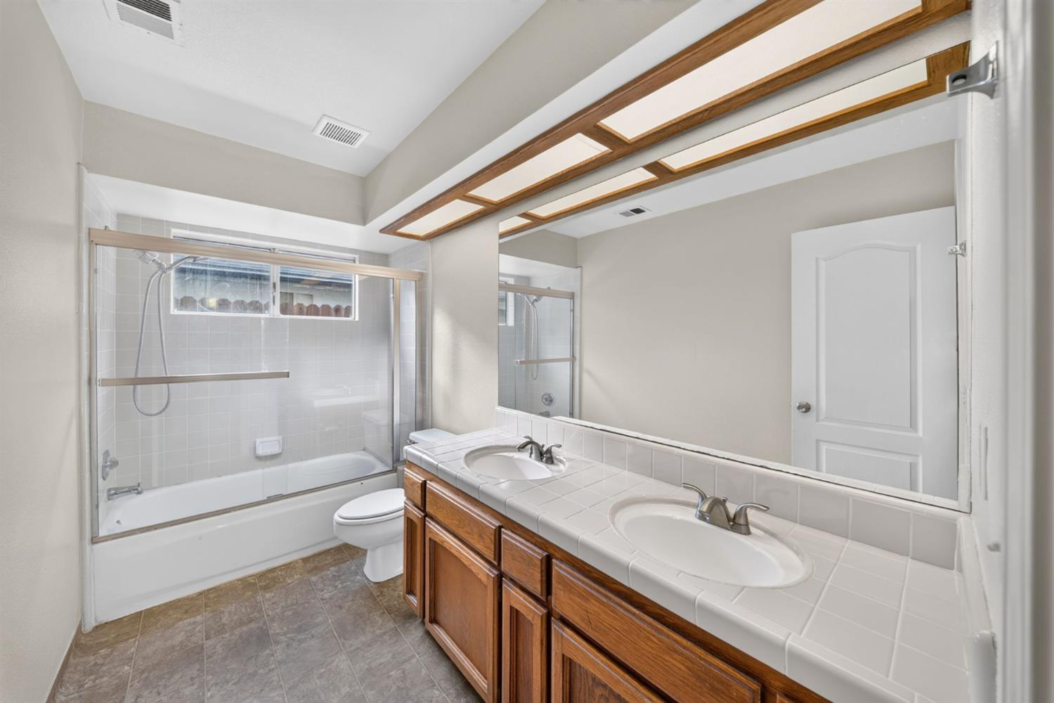 1554 E Utah Ave, Fresno, CA 93720