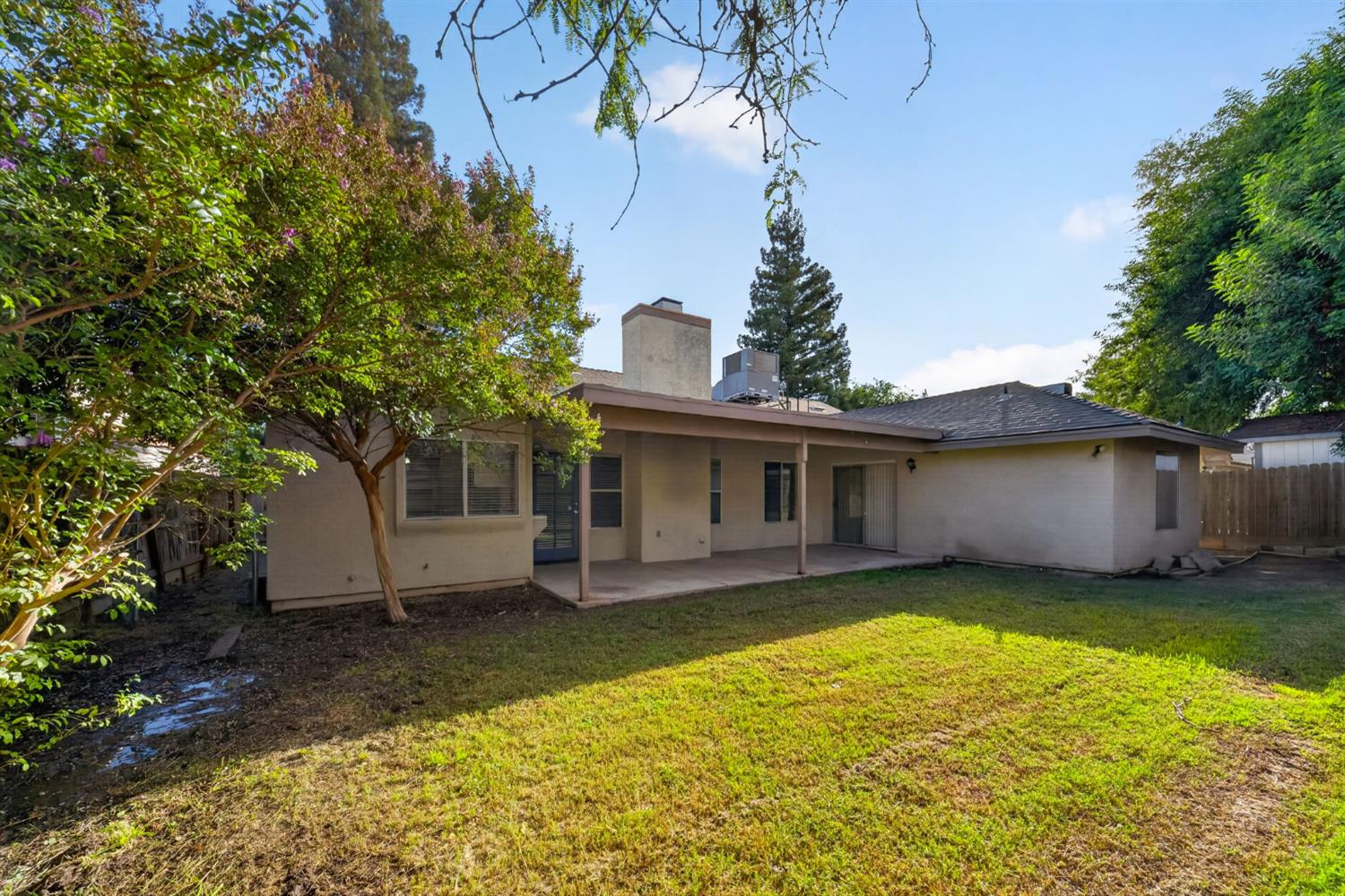 1554 E Utah Ave, Fresno, CA 93720